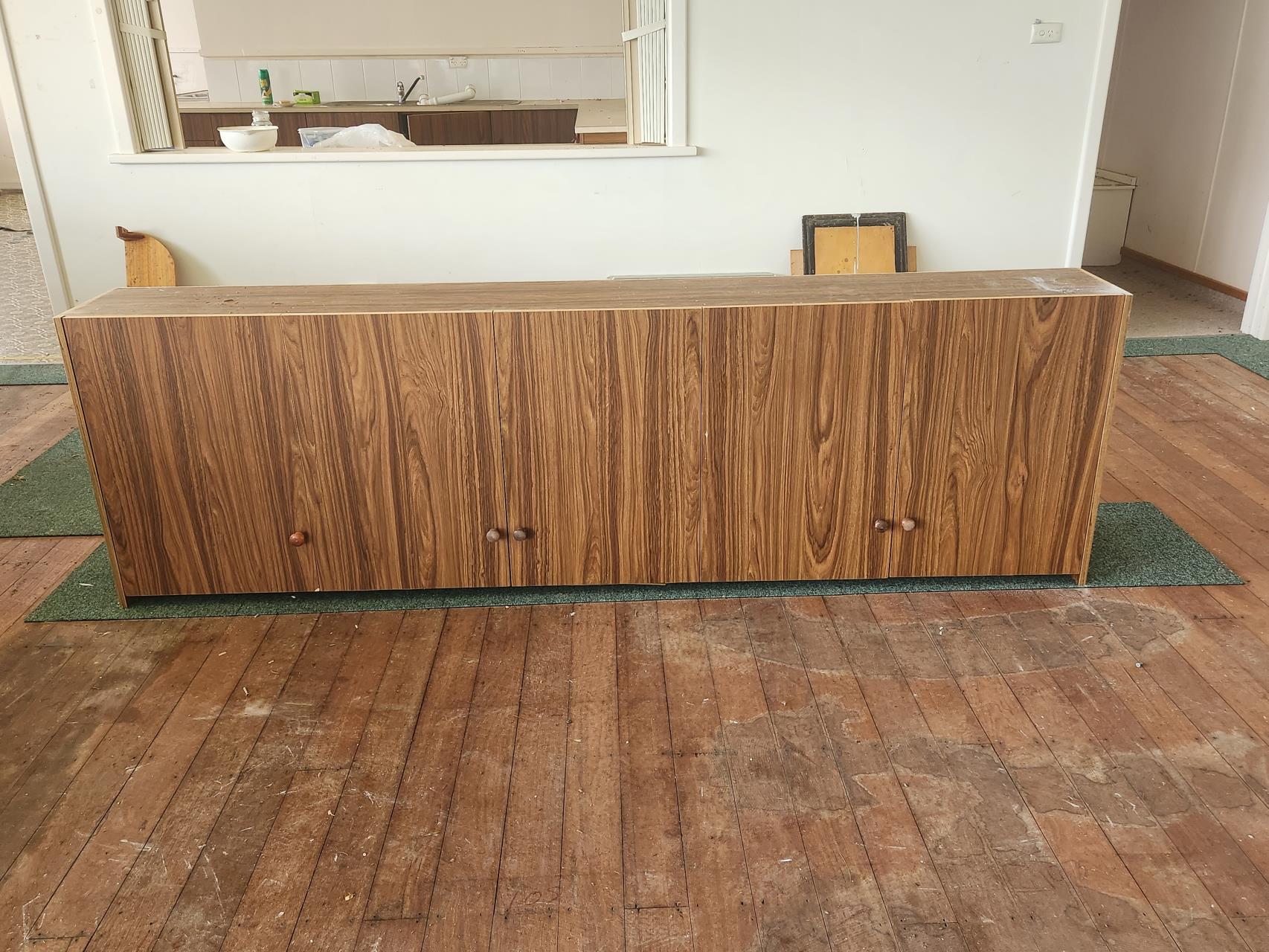 wall mounted kitchen cupboards
